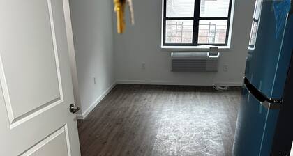 Charming apartment in soothing Bronx with cool AC breeze