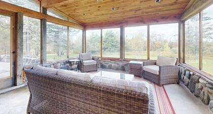 Mountain view house w/ two fireplaces, BBQ, w/d, jacuzzi, wifi, a/c