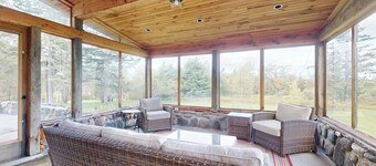 Mountain view house w/ two fireplaces, BBQ, w/d, jacuzzi, wifi, a/c