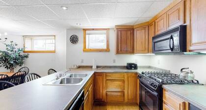 Ski-in/ski-out mountain-view condo next to Grammy Jay trail w/ board games, W/D