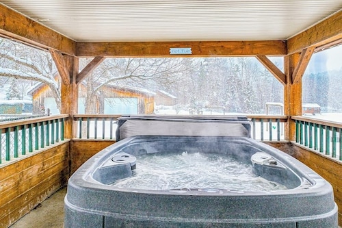 Dog-friendly, mountain-view cabin with shared hot tub, fireplace, & central AC