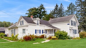 Exterior - Charming two-story duplex with a full kitchen & grassy yard - near Mallets Bay (Colchester)