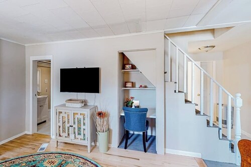 Charming two-story duplex with a full kitchen & grassy yard - near Mallets Bay