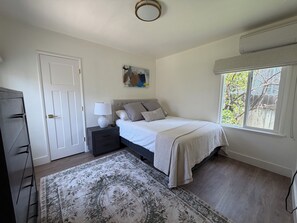 2 habitaciones, tabla de planchar con plancha, wifi y ropa de cama 