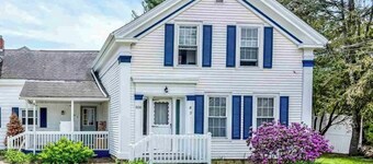 Warm & inviting retreat with a full kitchen, gas fireplace, & furnished patio