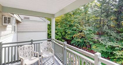 Ski-in/ski-out third-floor condo, lift views, pools, fireplace, balcony, & Wifi