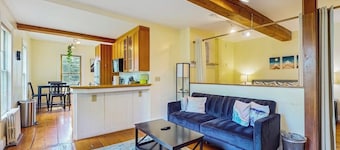 Welcoming studio w/ full kitchen, futon, partial AC - close to skiing & hiking