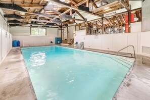 Indoor pool, a heated pool - Walkable in-town condo w/ deck & shared pool, hot tub & tennis - near skiing (Stowe)