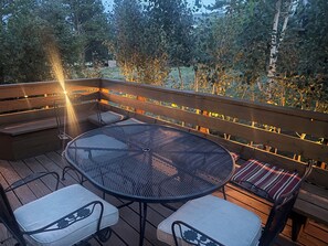 Outdoor dining - Charming 3-bedroom house in highly attractive south Boulder on open space. (Boulder)
