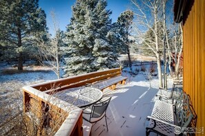 Outdoor dining - Charming 3-bedroom house in highly attractive south Boulder on open space. (Boulder)