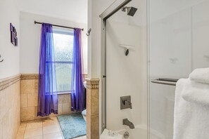 Shower, hair dryer, towels - Home on Lake Champlain with pool, hot tub, in-home gym, firepit, & lovely views (Colchester)