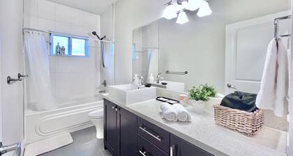 *AC/8mins-YVR/Private Bathroom Suite/Separate Entry/Free Parking/Near Skytrain