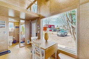 Dining - Relaxing spa-like tiny house w/ hot tub, sauna, beach access, dog-friendly (Colchester)