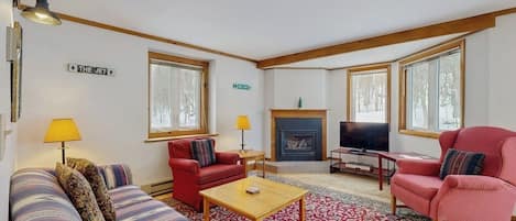 TV, fireplace