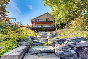 Exterior - Lakefront house, mountain views, hot tub, kayaks, floating dock, fireplace, bbq (Colchester)