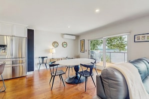Interior - Lakefront house, mountain views, hot tub, kayaks, floating dock, fireplace, bbq (Colchester)