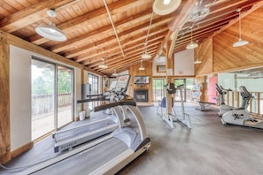 Fitness facility - Gorgeous Home with Free WiFi, Electric Fireplace, & Shared Pool/Hot Tub (Stowe)