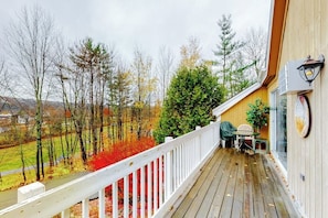 Terrace/patio - Gorgeous Home with Free WiFi, Electric Fireplace, & Shared Pool/Hot Tub (Stowe)