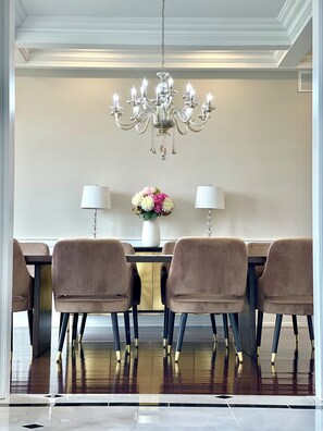 Dining - 7,000 sqft Luxury Countryside Mansion on 1 acre estate lot, swimming pool 12 par (York)