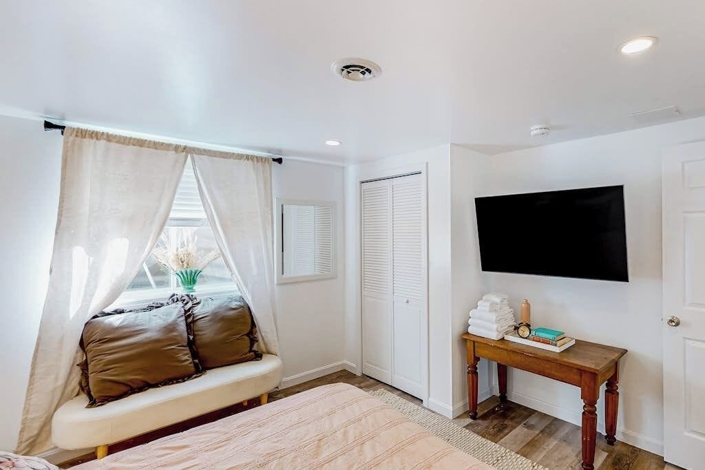 Desk, iron/ironing board, free WiFi, bed sheets