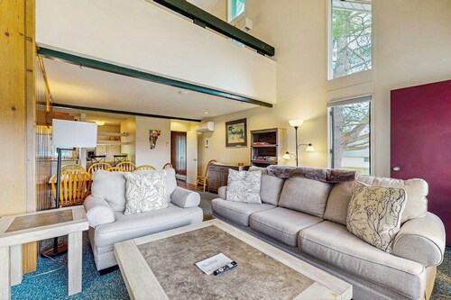 Golf course-front condo with loft, indoor & outdoor pools, hot tub, & game room