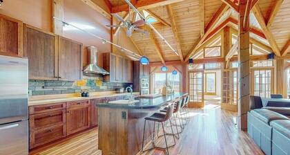 Private mountain retreat with a game room, home theater, & jetted tub