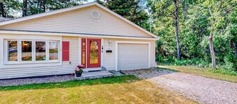 Relaxing home with gas grill, washer/dryer, TV, kitchenette - close to mall