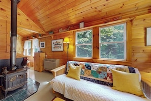 2 bedrooms, travel crib, free WiFi, bed sheets