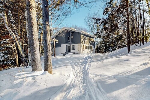 Ski-in/ski out  your back door townhouse w/ tennis court