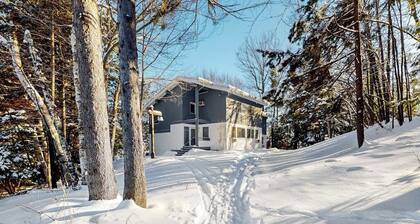 Ski-in/ski out your back door townhouse w/ tennis court