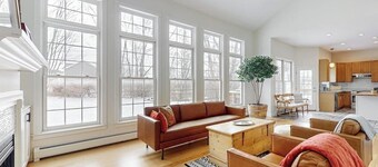 Cozy home near park, deck, patio, bbq, soaking tub, TV, basketball, office, w/d