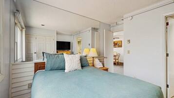 2 bedrooms, iron/ironing board, WiFi (free), bed sheets