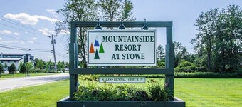 Premium Stowe condo:  prime location & resort amenities including pool