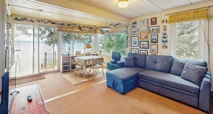 Dog-friendly, guest house on Lake Champlain, views, lakefront, bbq, deck, wifi