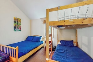 3 bedrooms, iron/ironing board, free WiFi, bed sheets