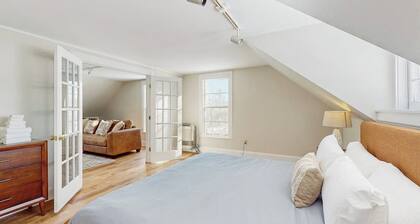 Cozy apartment retreat, close to Stowe Mountain Resort, kitchen, a/c