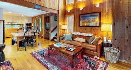 Ski home in the woods with a private hot tub & mountain views