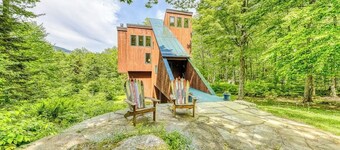 Ski home in the woods with a private hot tub & mountain views