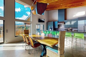 Fridge, microwave, oven, stovetop - Luxury home w/ two master suites, hot tub, spectacular views, 13 private acres (Fayston)