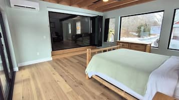 4 habitaciones, tabla de planchar con plancha y cuna de viaje