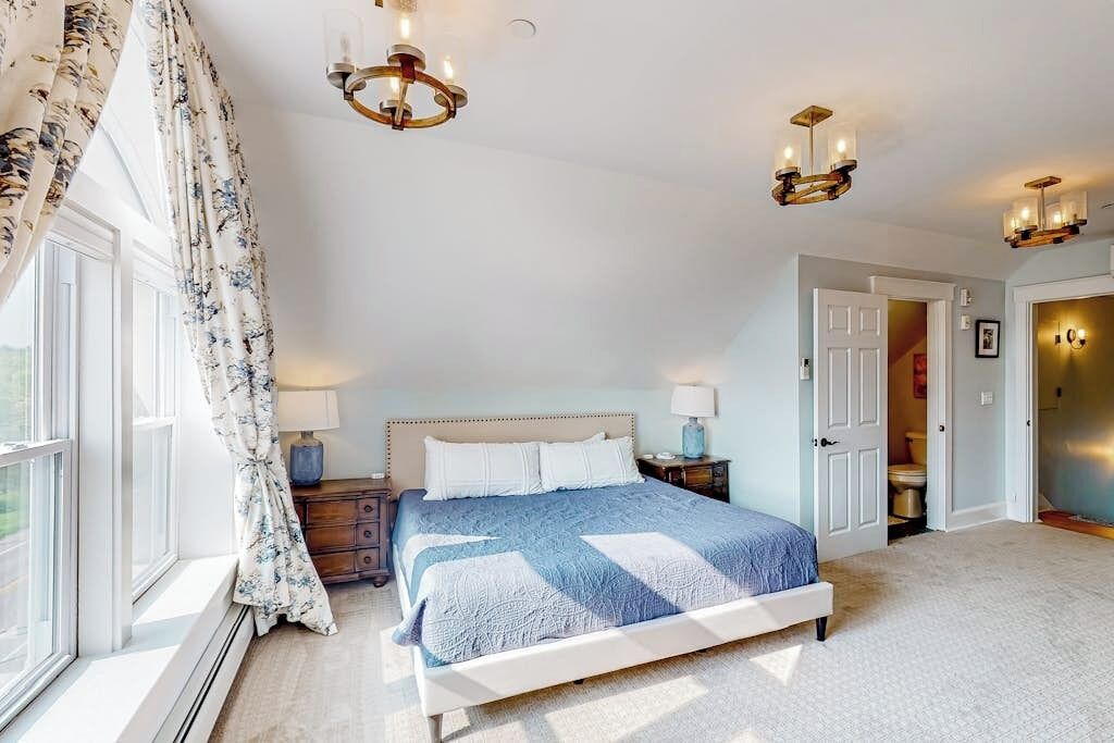 1 bedroom, iron/ironing board, travel crib, WiFi (free)