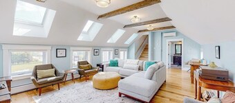 All-season escape in a vintage farmhouse with updated interior & on-site hot tub