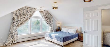 Iron/ironing board, travel crib, free WiFi, bed sheets