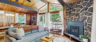 Cozy house in woods w/ gas fireplace, partial a/c, deck, bbq, w/d, wifi, kitchen