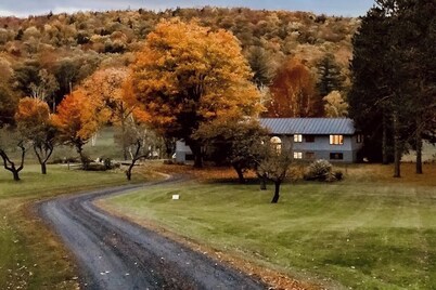 Adventure-filled getaway, ponds, trails, dog-friendly, w/d, BBQ, views & more
