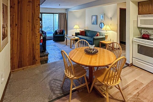 Comfortable mountain gem with pool, mountain views, & indoor parking space