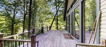 Charming waterfront 2BR house, private beach, waterfall, firepit, wifi, kayak