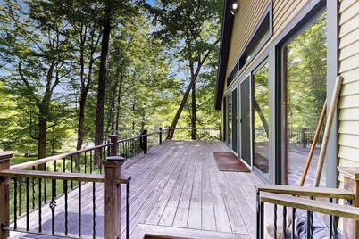 Charming waterfront 2BR house, private beach, waterfall, firepit, wifi, kayak