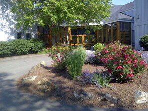 Property grounds - Oceanview Retreat at Samoset Resort 1 Bedroom Golf, Pools & Coastal Relaxation (Rockport)