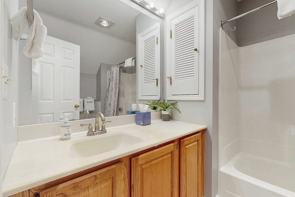Shower, towels